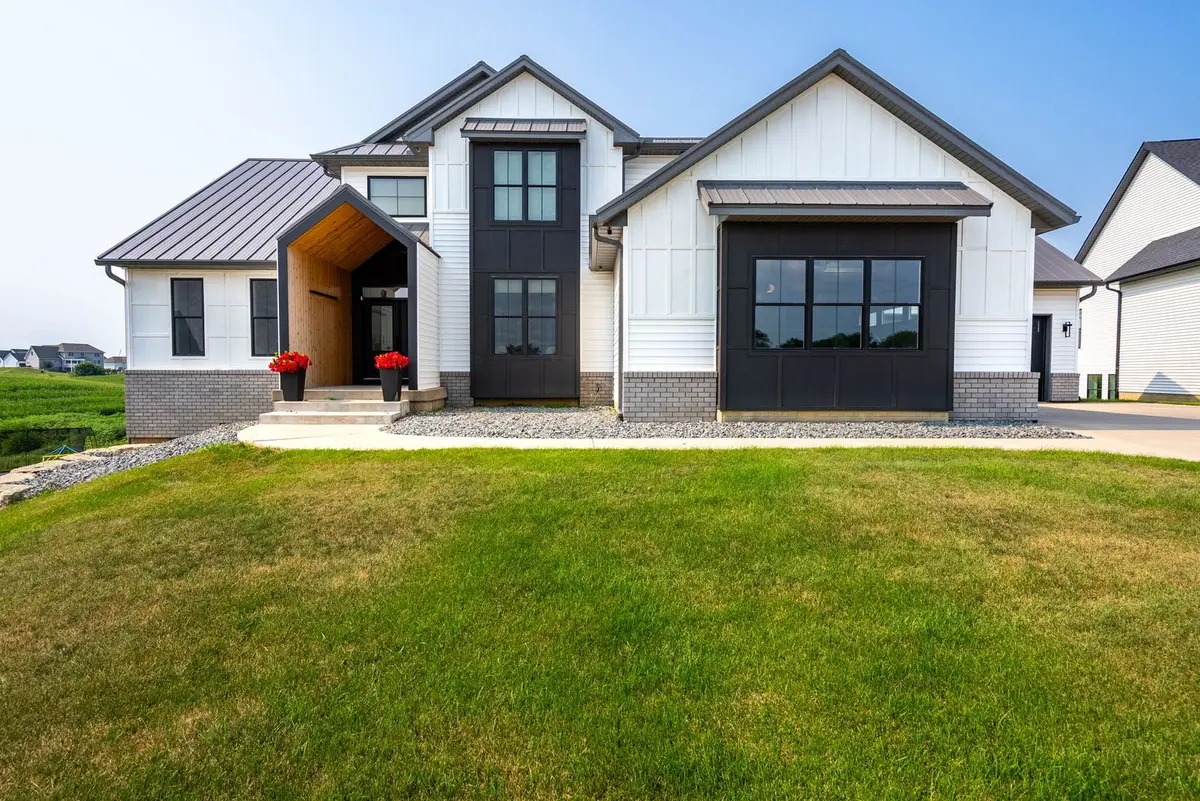5492 Tucker Trail, Bettendorf, IA 52722 - #1
