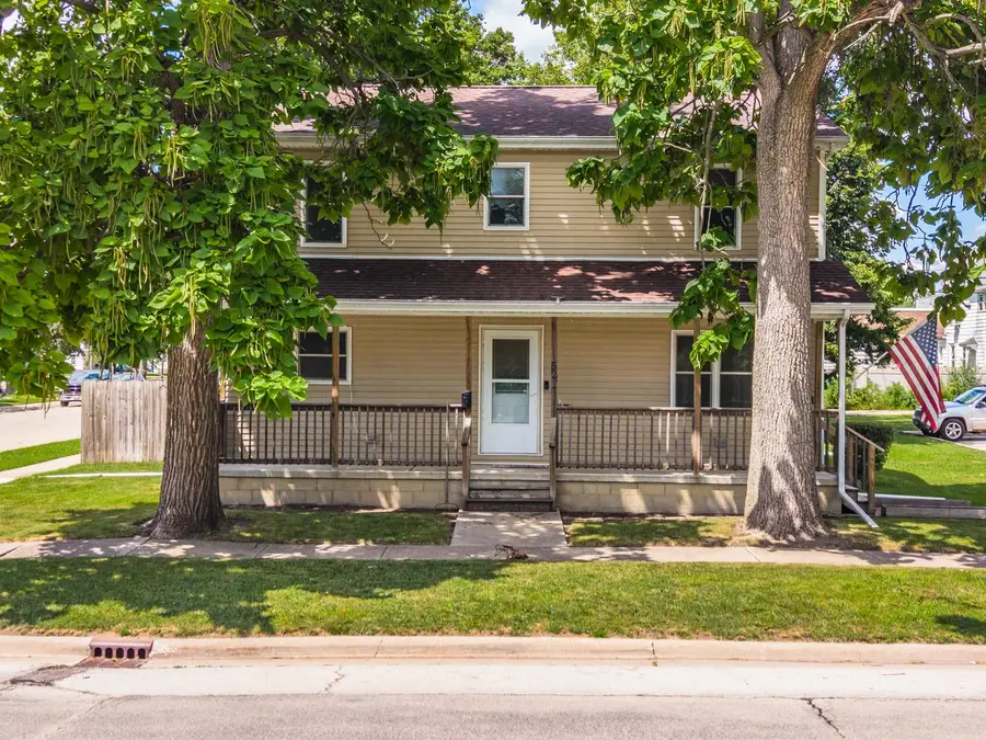521 W Water Street, Pontiac, IL 61764 - #2