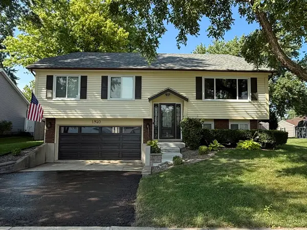 1940 Division Street, St. Charles, IL 60174