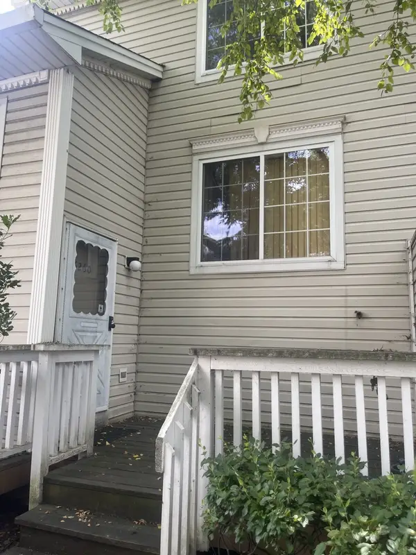 6260 Fremont Drive #6260, Hanover Park, IL 60133