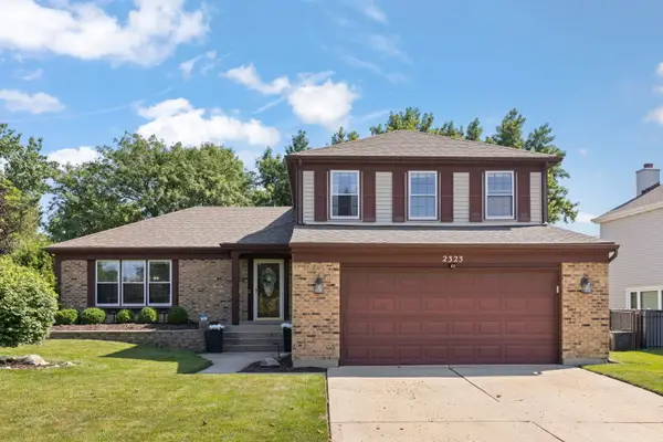 2323 Richmond Drive, Wheaton, IL 60189