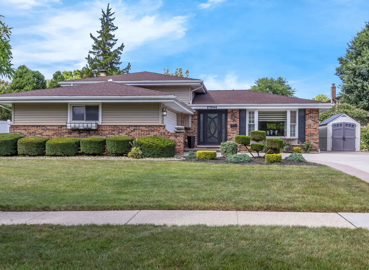 17W544 Sutton Place, Darien, IL 60561 - #1