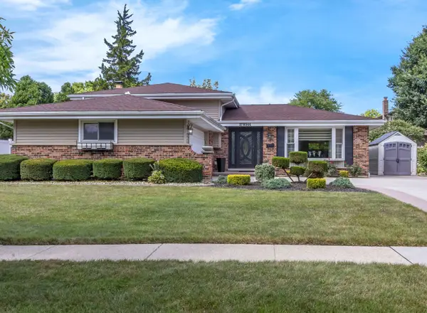 17W544 Sutton Place, Darien, IL 60561