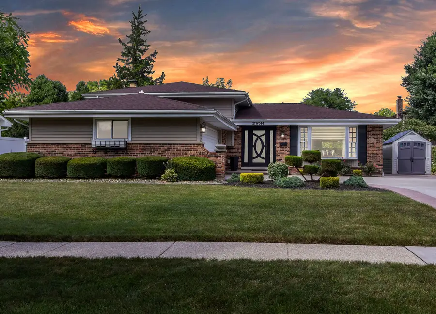 17W544 Sutton Place, Darien, IL 60561 - #2