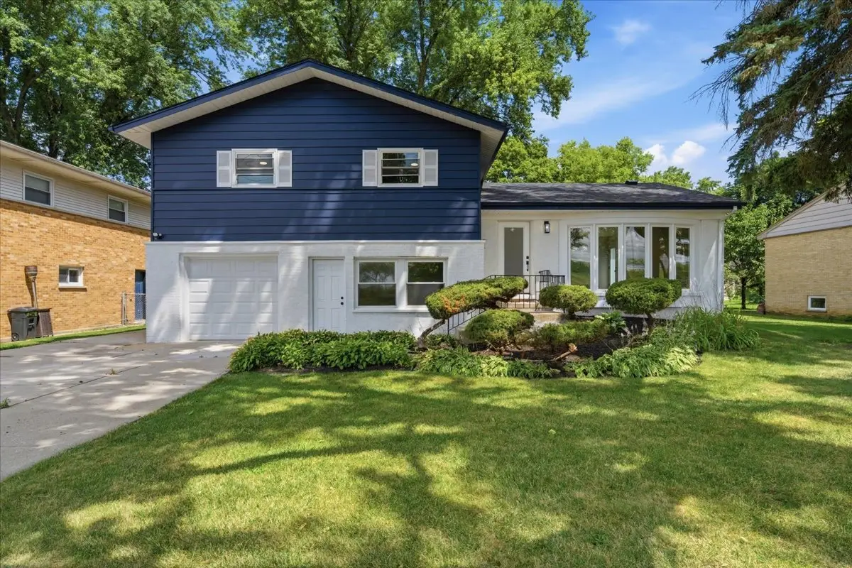 10 Linden Avenue, Buffalo Grove, IL 60089 - #1