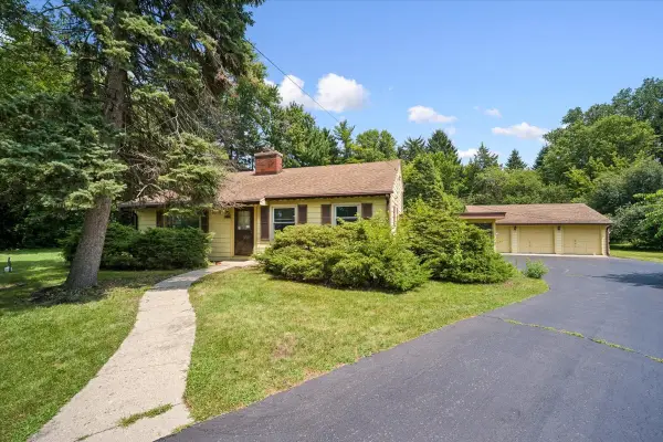 2460 S Benton Street, Rolling Meadows, IL 60008