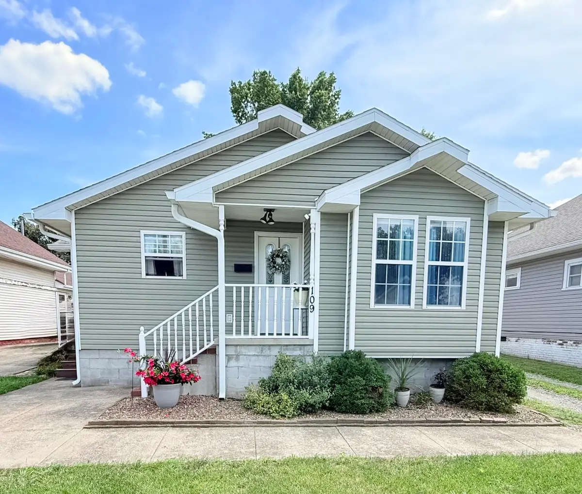109 W College Street, Harrisburg, IL 62946 - #1