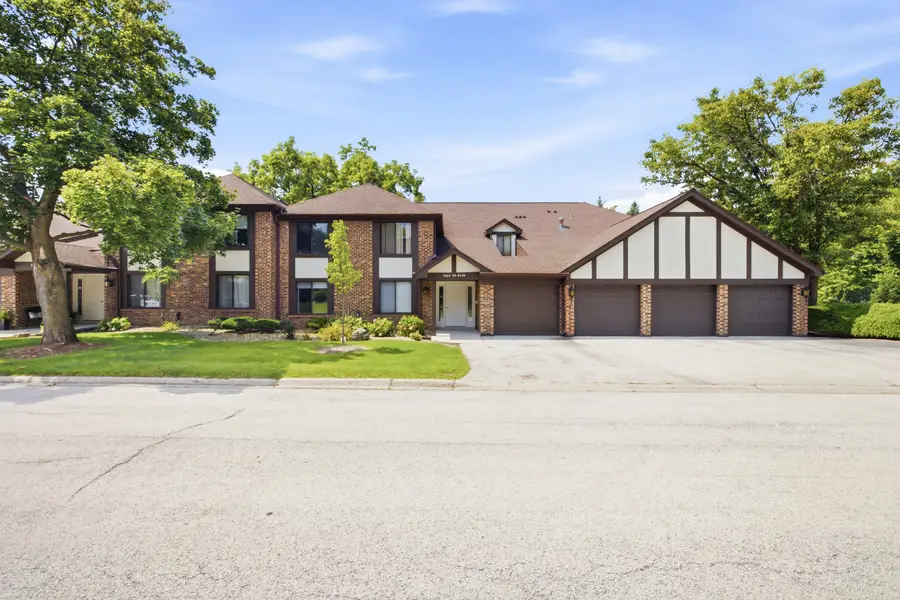 5804 Doe Circle #6, Westmont, IL 60559 - #3