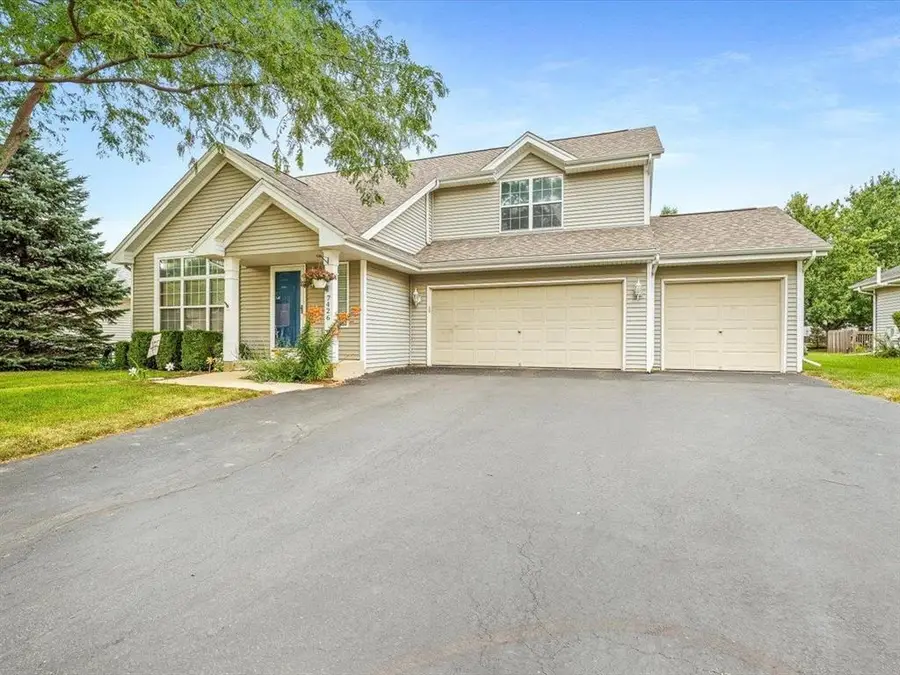 7426 Ashton Villa, Rockford, IL 61107 - #3