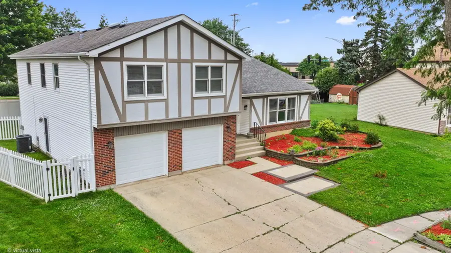 114 Wren Court, Glendale Heights, IL 60139 - #2