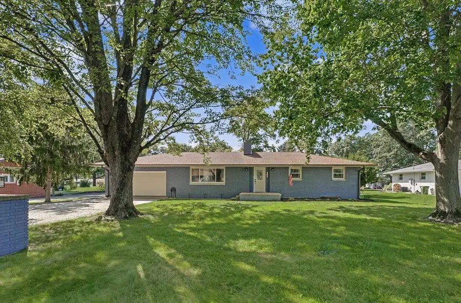 607 W Main Street, Mahomet, IL 61853 - #3