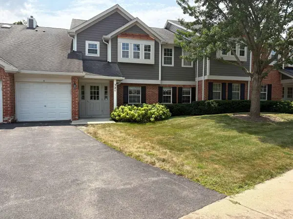 321 Charlotte Court #3, Schaumburg, IL 60193