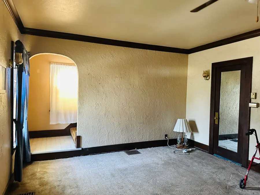 325 W Moseley Street, Freeport, IL 61032 - #2