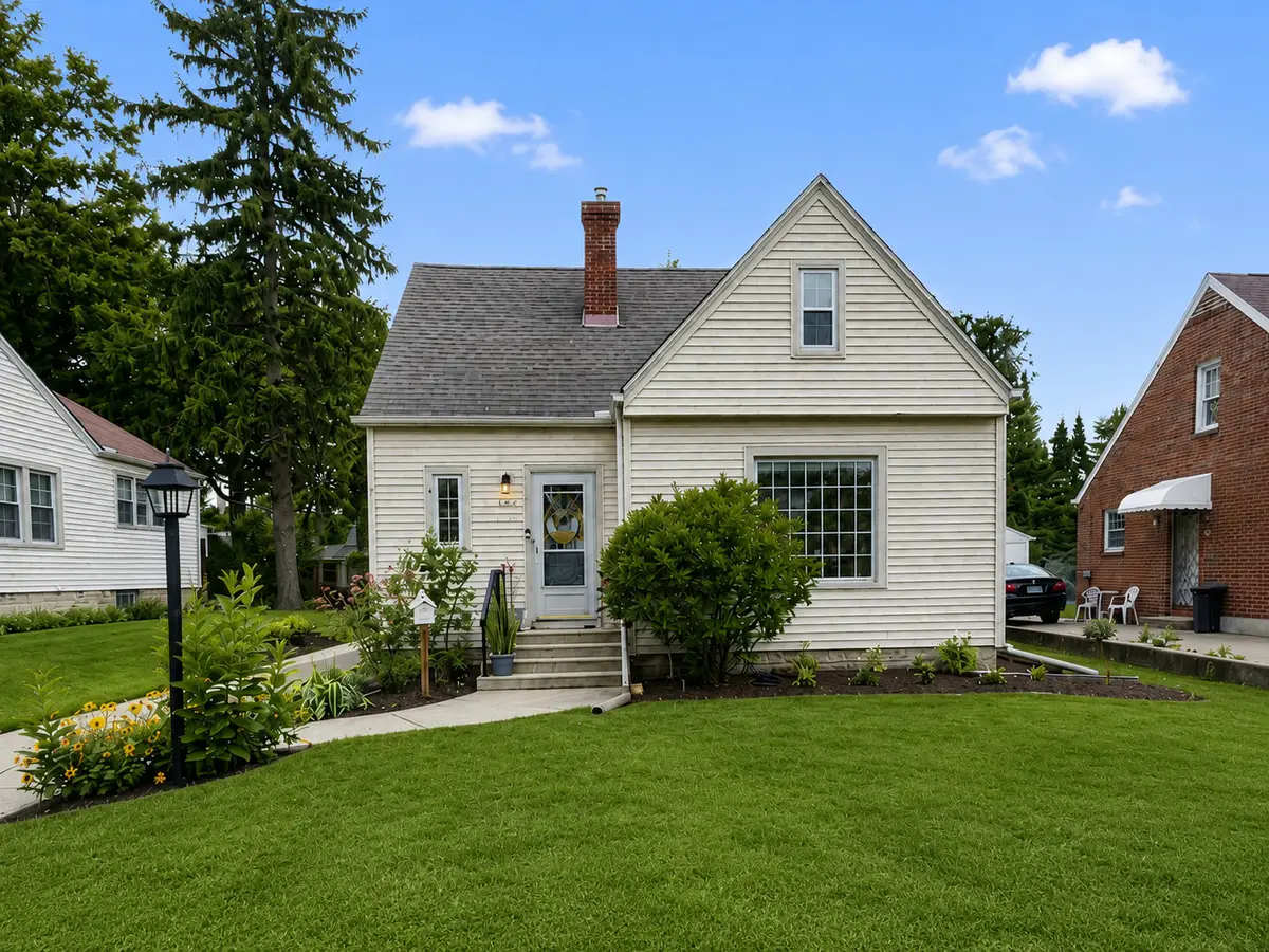 325 Oak Knolls Avenue, Rockford, IL 61107 - #1