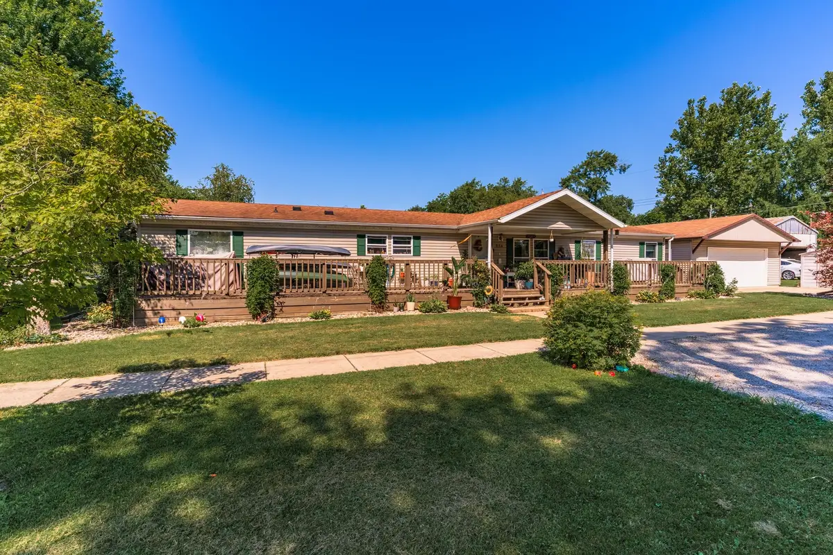 214 S 6th Street, Chatsworth, IL 60921 - #1