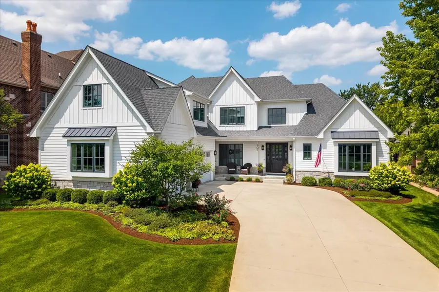 907 Jackson Avenue, Naperville, IL 60540 - #2
