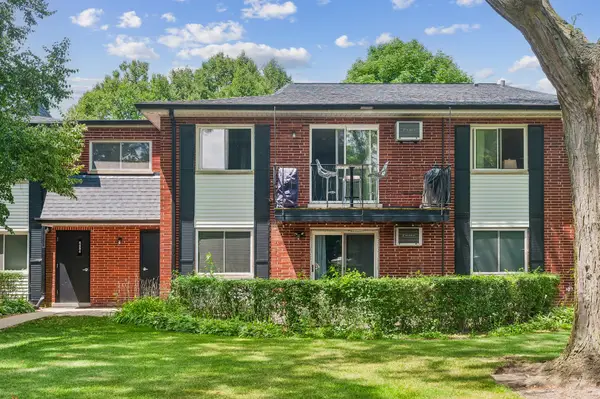 2434 Brandenberry Court #2A, Arlington Heights, IL 60004