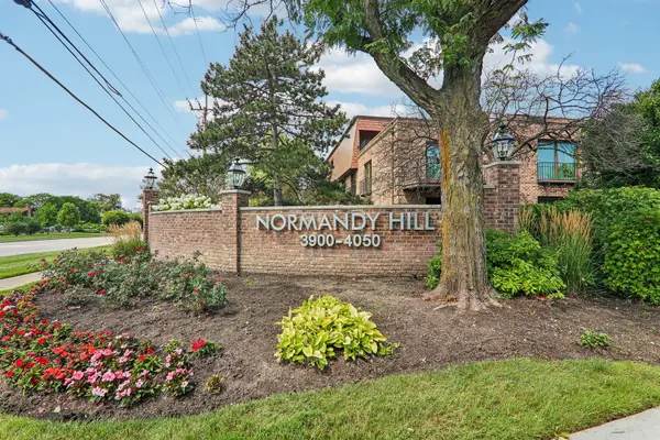 3950 Dundee Road #203, Northbrook, IL 60062