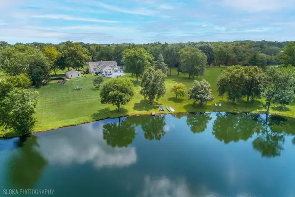 62 Dundee Lane, Barrington Hills, IL 60010