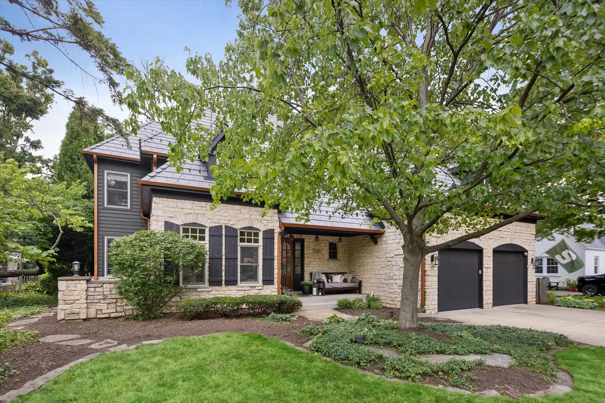 678 Oak Street, Glen Ellyn, IL 60137 - #1