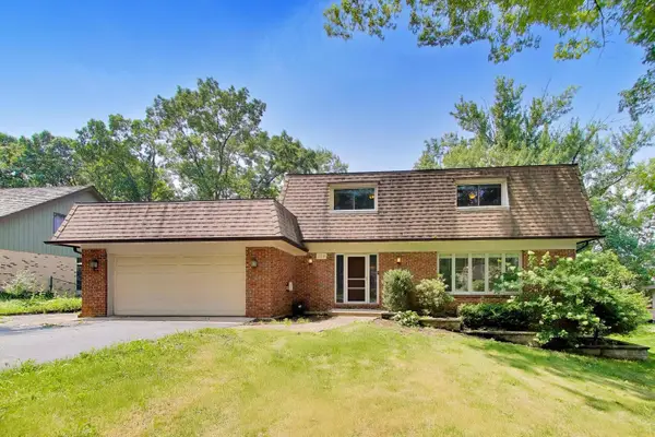 10S324 Hampshire Lane, Willowbrook, IL 60527