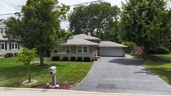 23 W 56th Place, Westmont, IL 60559