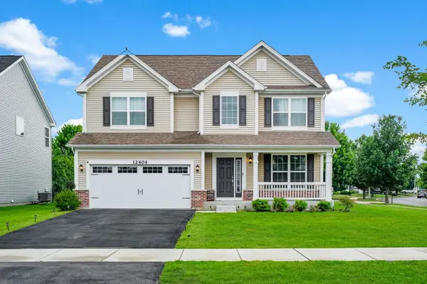 12404 S Blue Water Parkway, Plainfield, IL 60585