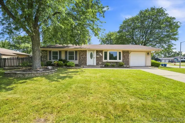 817 Stamford Court, Schaumburg, IL 60193