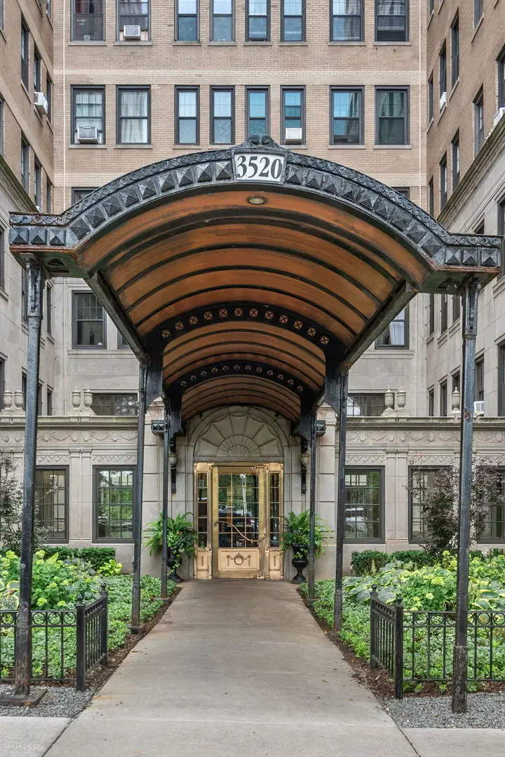 3520 N Lake Shore Drive #3P, Chicago, IL 60657 - #2