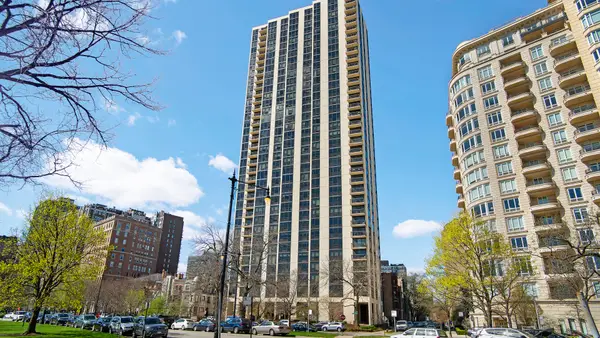 2500 N Lakeview Avenue #2105, Chicago, IL 60614