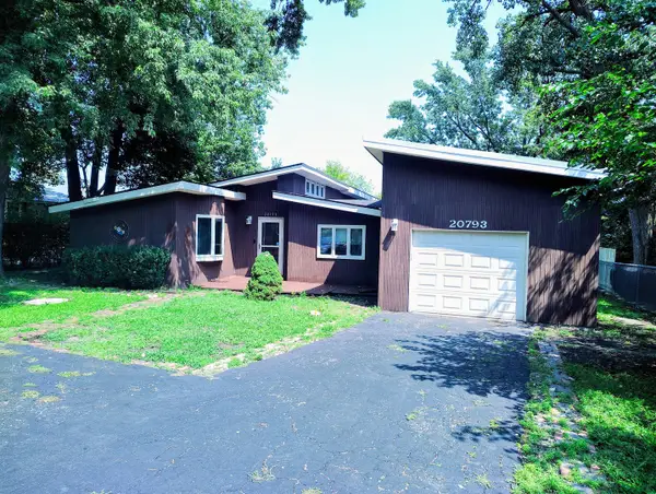 20793 N Florence Avenue, Prairie View, IL 60069