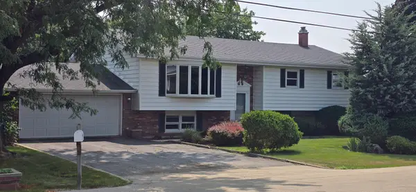 12135 Hillcrest Drive, Lemont, IL 60439