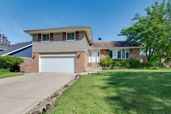 1233 N Hickory Trail, Addison, IL 60101