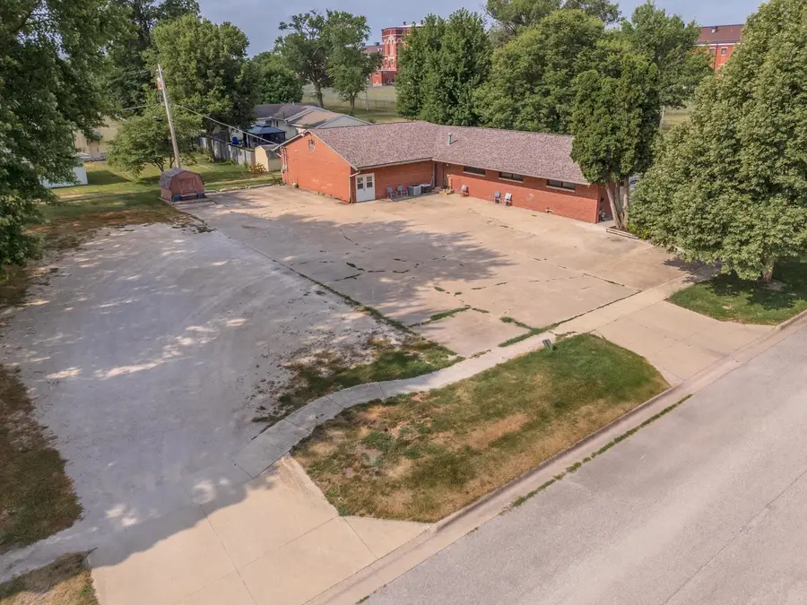 420 W Bennett Street, Pontiac, IL 61764 - #3