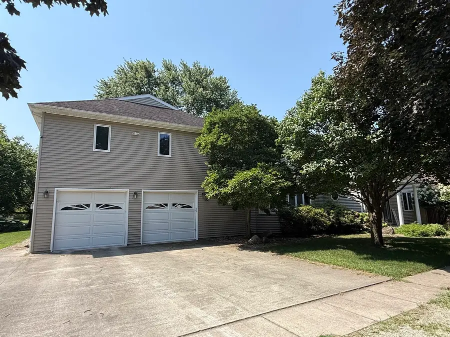 305 W Sangamon Street, Fisher, IL 61843 - #3