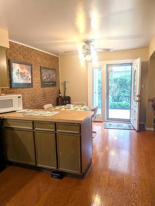 90 N Dee Road #90, Park Ridge, IL 60068