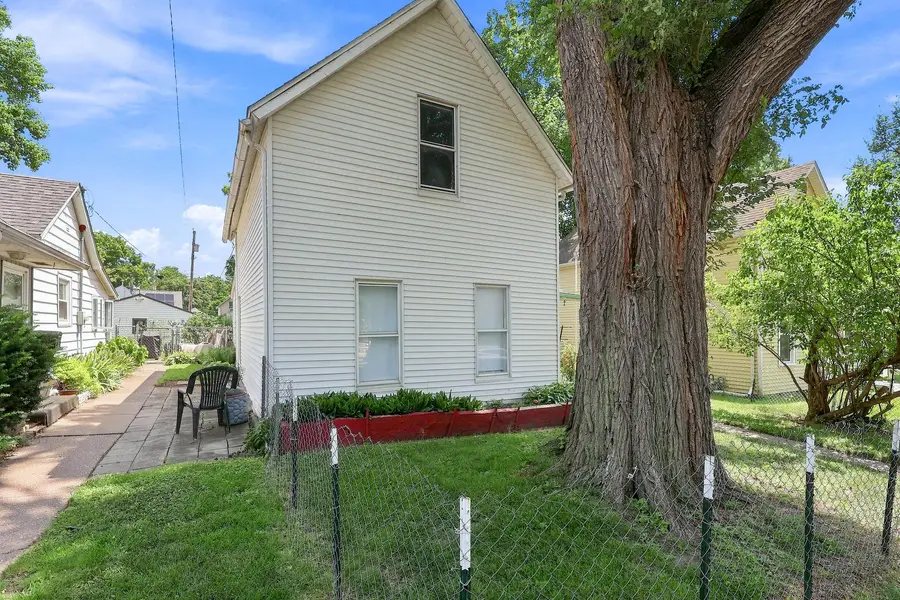 621 Oak Street, Davenport, IA 52802 - #2
