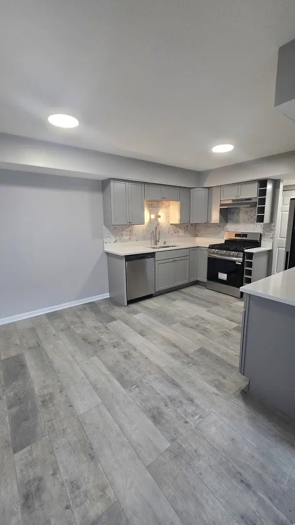 1688 Queensbury Circle, Hoffman Estates, IL 60169 - #3