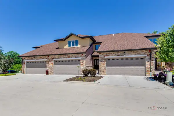 82 Prairie Court, Wheeling, IL 60090