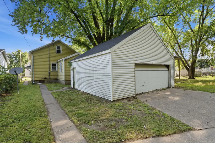 1851 W 6th Street, Davenport, IA 52802 - #3