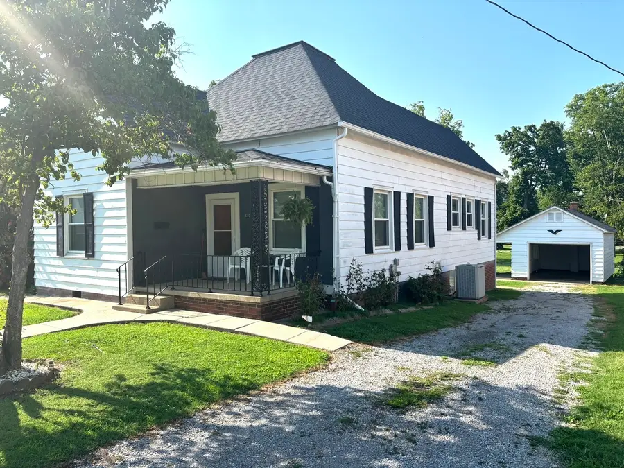 410 E Locust Street, Harrisburg, IL 62946 - #2