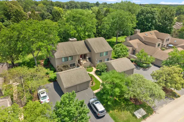 1285 Oak Hill Road #D, Lake Barrington, IL 60010