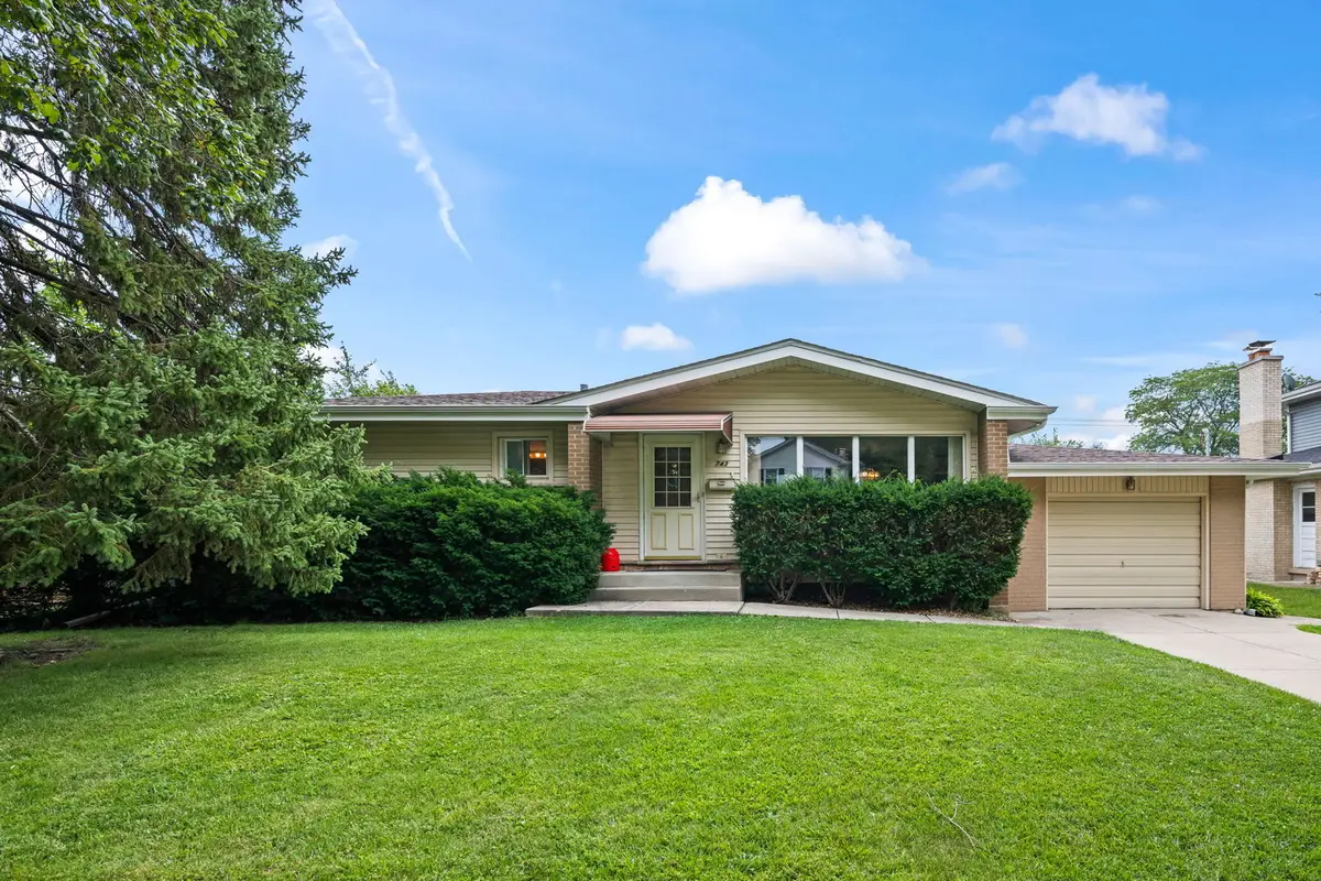 743 S Bennett Avenue, Palatine, IL 60067 - #1