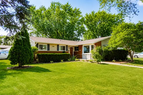 230 Fleetwood Lane, Elk Grove Village, IL 60007