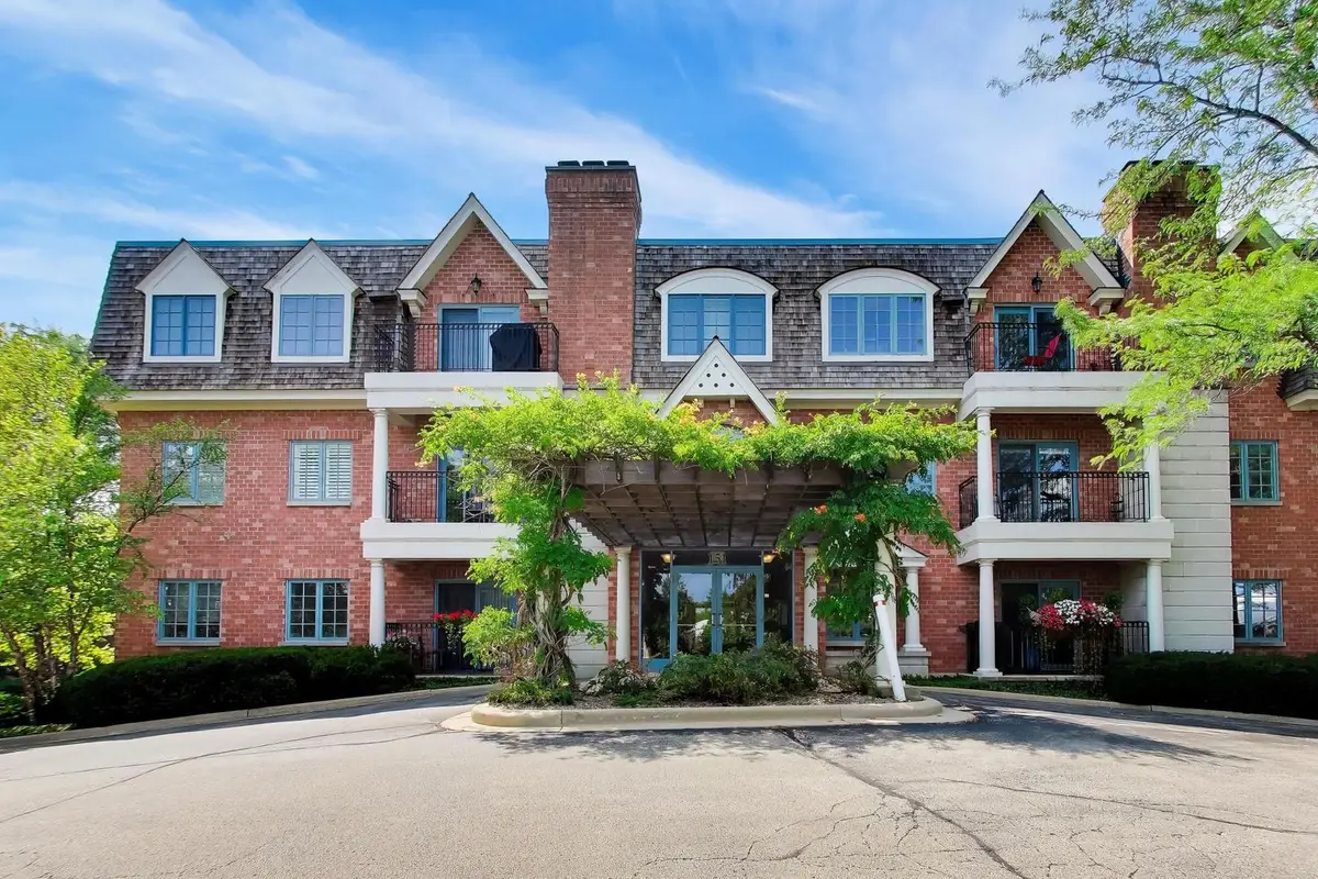 151 E Laurel Avenue #104, Lake Forest, IL 60045 - #1