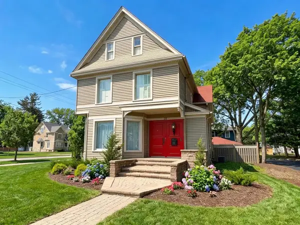 28 S 5th Street, Geneva, IL 60134