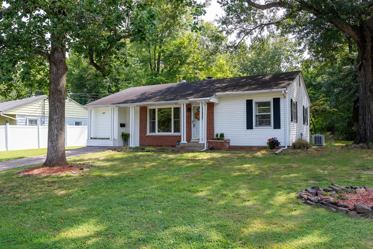 209 S Brook Lane W, Carbondale, IL 62901 - #1