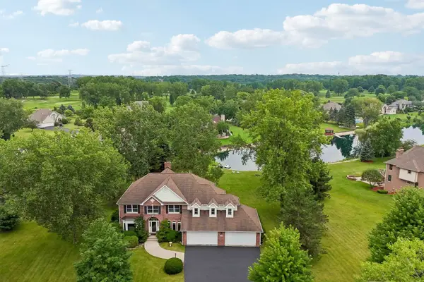 2203 Crystal Way, Crystal Lake, IL 60012