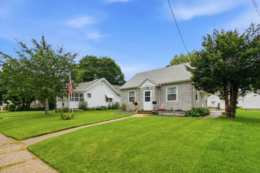 335 W 30th Street, Davenport, IA 52803 - #2
