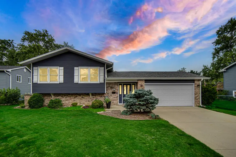 2921 Brentwood Court, Woodridge, IL 60517 - #2